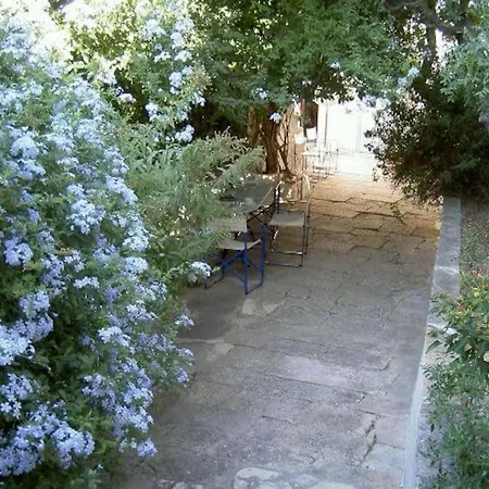 Traditional House With Garden In Historic Town By Jj Hospitality